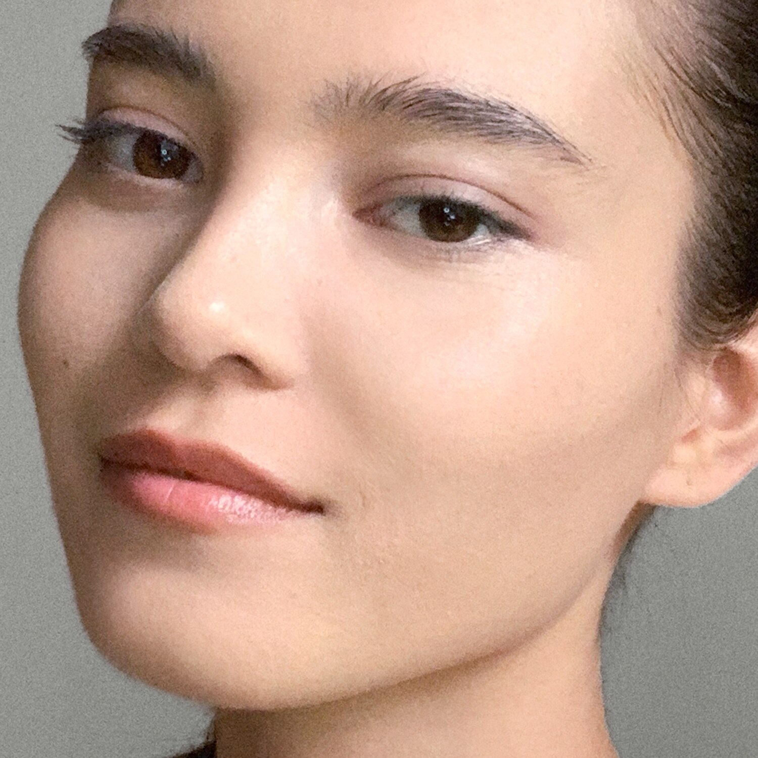LIQUID TOUCH BRIGHTENING CONCEALER (CORRECTOR)